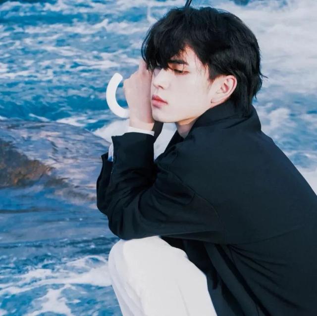 最凉不过人心图片，最凉不过人心，微信头像（也觉得冷可我不会拥抱别人）