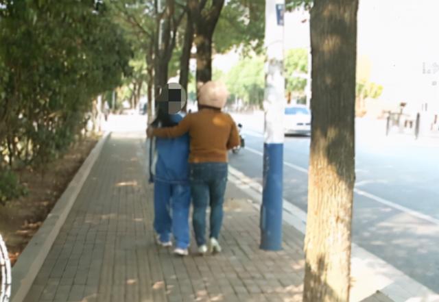 初中生适合什么发型男生，适合14岁中学生男发型（初中生“发型标准”出炉）