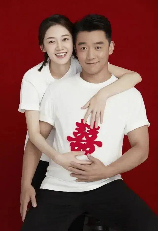 郑恺与冯女郎苗苗一路恋情回顾：没能一起拍电影，却一起谈恋爱？
