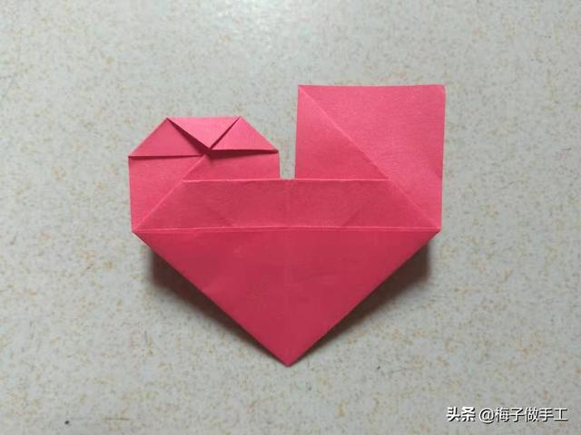 正方形的纸怎么折爱心,如何用正方形纸折爱心(一张纸就能折出漂亮的双