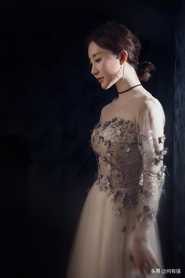 舒畅的穿搭却越来越惊艳了，舒畅近照穿紧身基础装秀出好身材