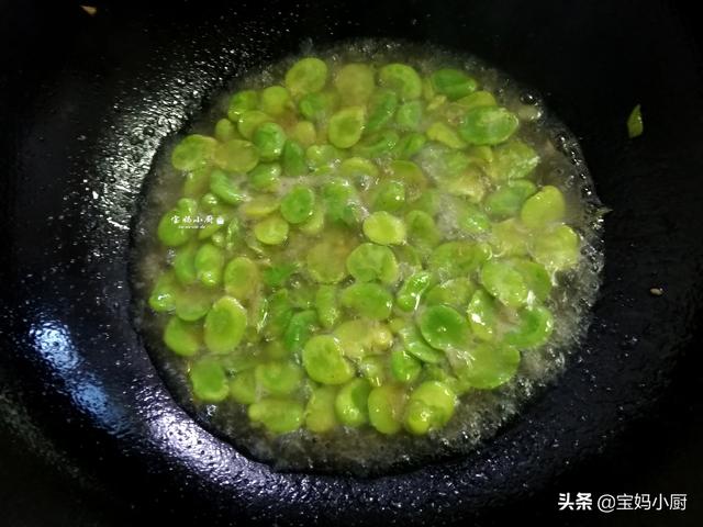 胡萝卜切菱形片怎么切，教你怎样切出菱形的胡萝卜片（家有孩子不能错过此菜）