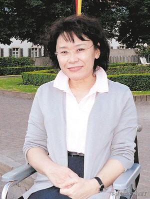 张海迪简介，张海迪简介和事迹200字（张海迪：5岁时高位截瘫）