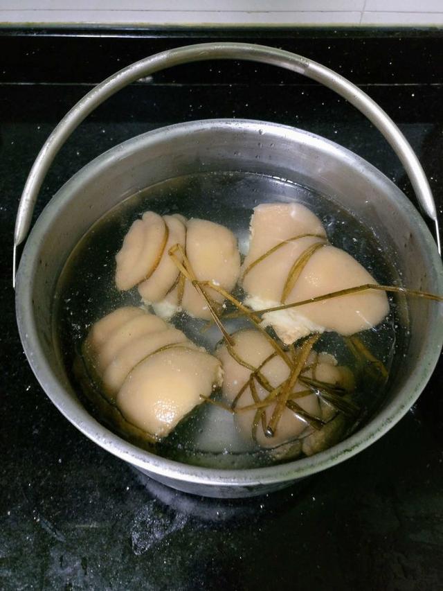 猪手的做法，沙姜猪脚简单又美味的一种做法（做猪蹄的方法视频）