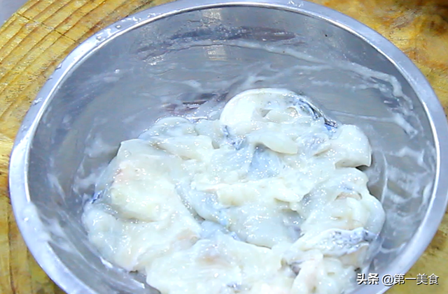 清蒸豆豉鱼的做法，怎样做清蒸豆豉鱼最好吃（教你一招鲈鱼创新吃法）