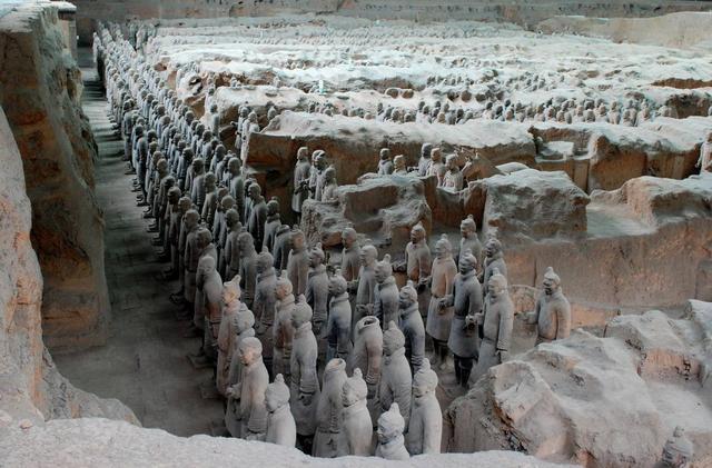 兵马俑的来历，举世闻名的兵马俑是如何由来（兵马俑的来历故事资料）