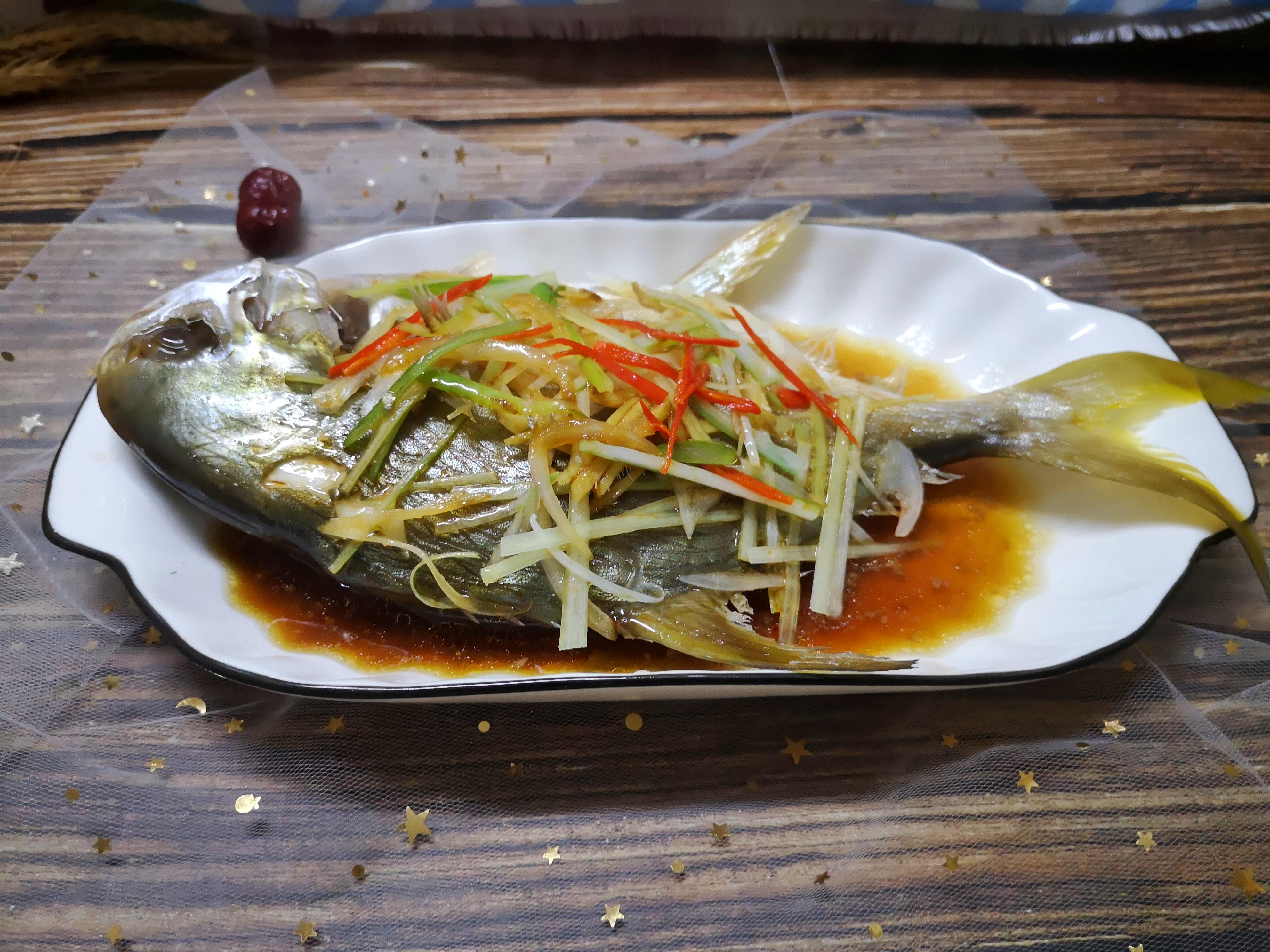 今天这些宝贝都到货了,这条金鲳鱼非常新鲜,肉质厚实