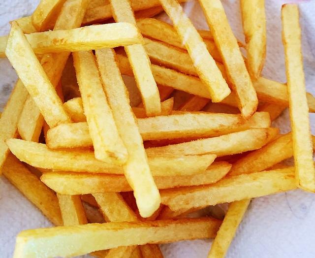 炸薯条怎么做才又香又脆，怎么炸出又香又脆的薯条（和肯德基的一样好吃）