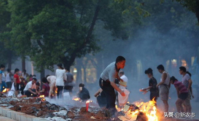 中元节白天可以烧纸吗，黄昏时期最好（关于它习俗你知道多少）