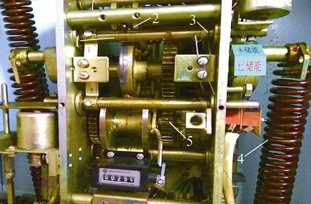 合闸脱扣器，合闸脱扣器与合闸线圈（一起断路器反复合闸事件分析及其解决方案）