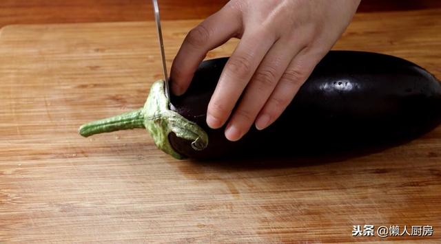 油焖茄子怎么做，油焖茄子怎么做简单又好吃（这是油焖茄子最简单的做法）