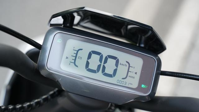 摇摆二轮滑板怎么玩，两轮滑板怎么玩（两千元档也能拥有全能选手）