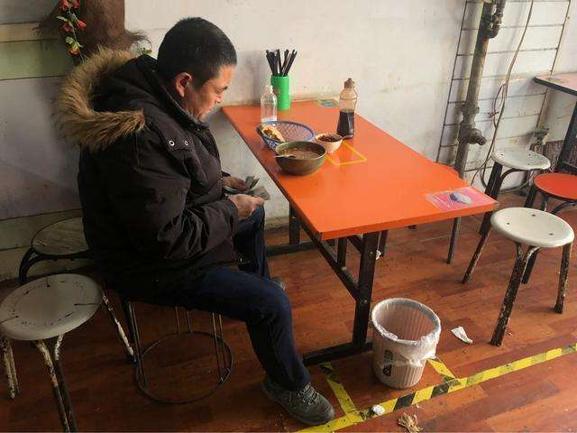 网红孟婆汤是什么做的，网红孟婆汤到底是什么（地摊“孟婆汤”走红）