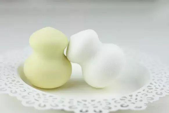 新粉扑的正确使用方法是什么，刚买的粉扑应该怎么用（一只“小小”的海绵粉扑居然有“百种”使用方法）