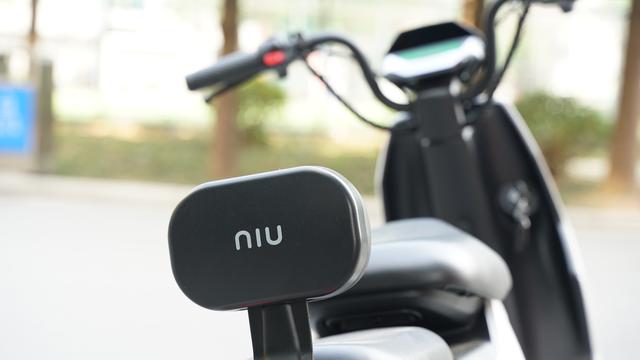 摇摆二轮滑板怎么玩，两轮滑板怎么玩（两千元档也能拥有全能选手）