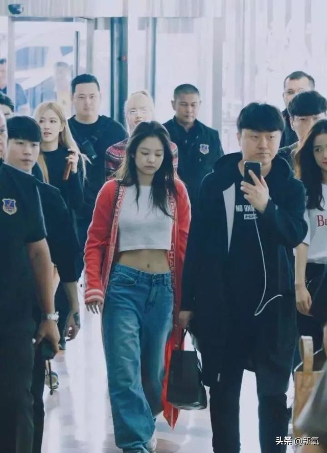 李夏怡 rose音译，卡其色李夏怡rose音译（队友和她合照就像公开处刑）