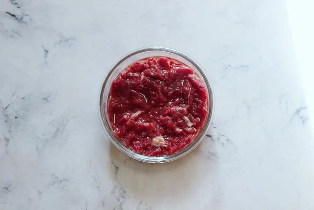 蚝油牛肉是哪里菜，蚝油牛肉是什么地方的菜（老何说菜丨家庭版蚝油双椒牛肉）