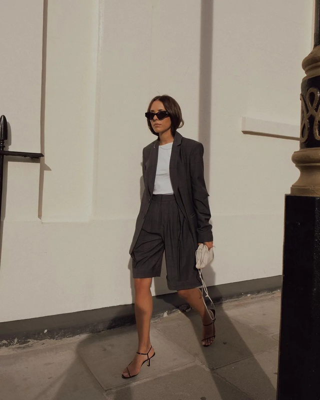 腿粗穿什么短裤，腿粗应该穿什么样的短裤（显瘦竟靠一条“大短裤”）