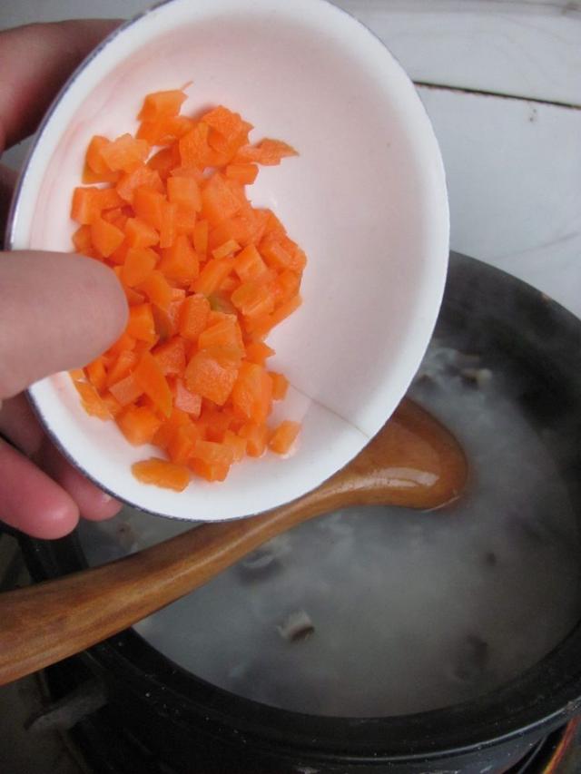 瘦肉粥怎么做好吃又营养丰富，瘦肉粥怎么做好吃又开胃（蔬菜瘦肉粥这样做简单、营养又暖胃）