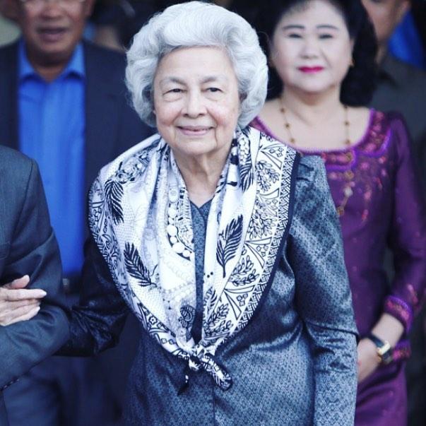 83岁超模怎么保养,卡门戴尔与男友年龄差(83岁柬埔寨太后曾参加选美)