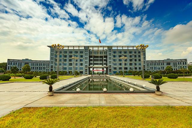 湖北大学是双一流高校吗，2022湖北双一流大学名单（湖北大学连续两年进入全国百强）