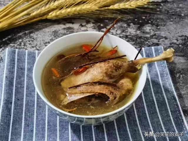 鸡骨草煲汤的做法，鸡骨草配什么煲汤好（炖出来的汤真好喝）