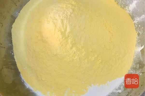 玉米面饼子怎么做，玉米面饼子怎么做的又松又软（连孩子都喜欢吃的玉米面饼子）