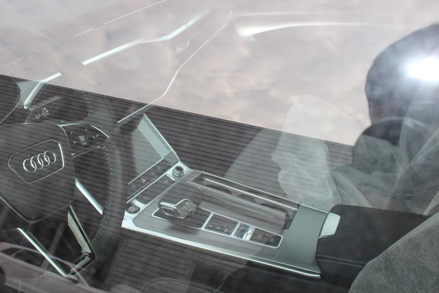 奥迪a6车钥匙，19款奥迪A6L车钥匙怎么拆开（奥迪A6L实拍）