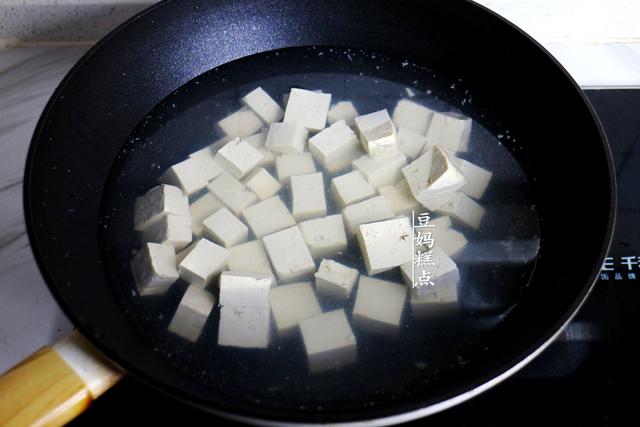 鸡蛋豆腐怎么蒸，水豆腐怎么煎（豆腐和鸡蛋一起蒸）