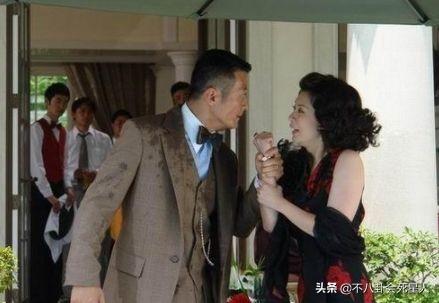 烽火佳人剧情介绍，烽火佳人剧情介绍大结局（被丈夫抛弃寻死不成变交际花）