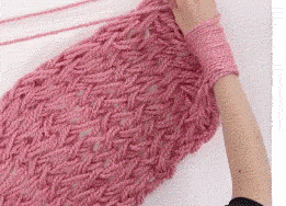 最简单的围巾织法，怎样织好看又简单的围巾（直接用手快速的织出来一条围巾的方法）