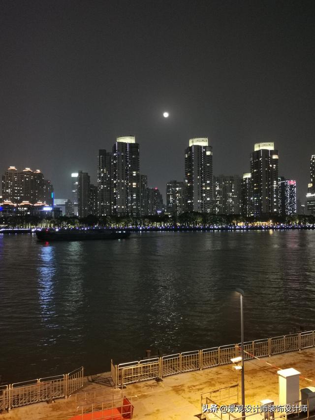 上海外滩夜景图片，外滩夜景美丽迷人让人流连忘返（上海市外滩夜景）