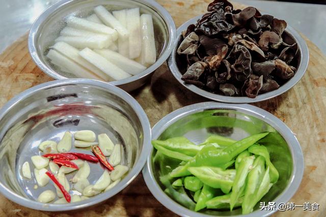 山药怎么炒才好吃，山药炒什么好吃（大厨教你做山药炒木耳）