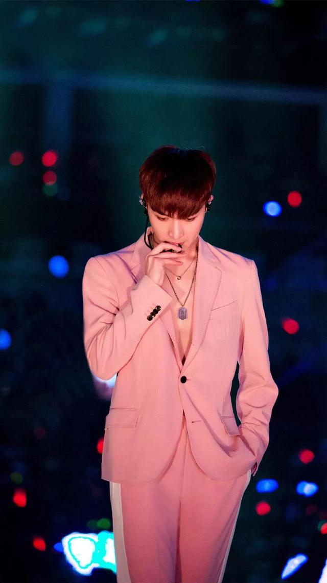 温暖我世界的少年,张艺兴图片高清壁纸 锁屏(张艺兴高清壁纸 明星