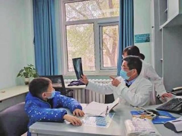 男生什么时候变声，男生青春期变声（青春期男孩“变声”后）