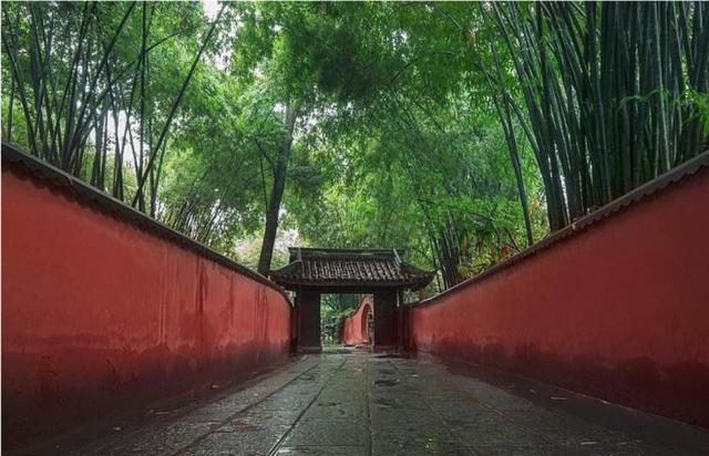 一步一步教你画长城，怎么画长城（他用粉笔在黑板上画出了万里长城、十里桃林还有清明上河图）