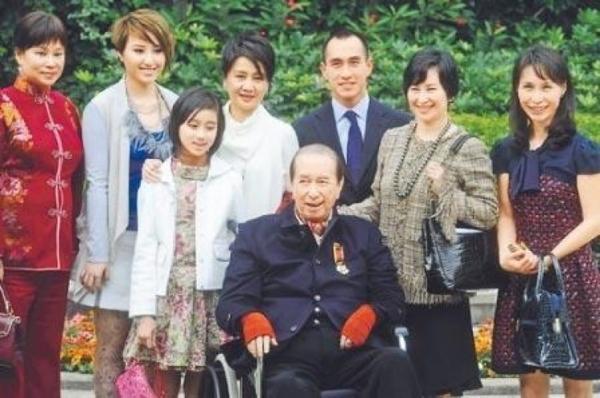 赌王的子女介绍，赌王的老婆及子女介绍（有人落魄到靠脚底按摩为生）