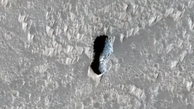 火星上有什么，巨大“脚印”像是有外星怪兽走过