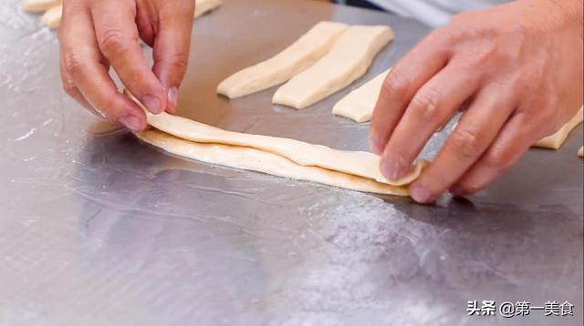 炸油条的做法和配方（早餐师傅商业级炸油条配方和秘诀在这）