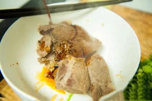 兰州牛肉面的做法，如何做一份好吃的兰州牛肉面（一分钟教会你做兰州牛肉面）