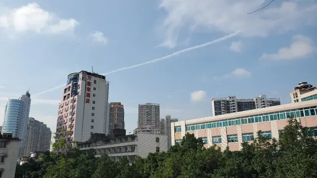 月晕是什么意思，天空中出现月晕是什么意思（接下来几天会阳光灿烂么）