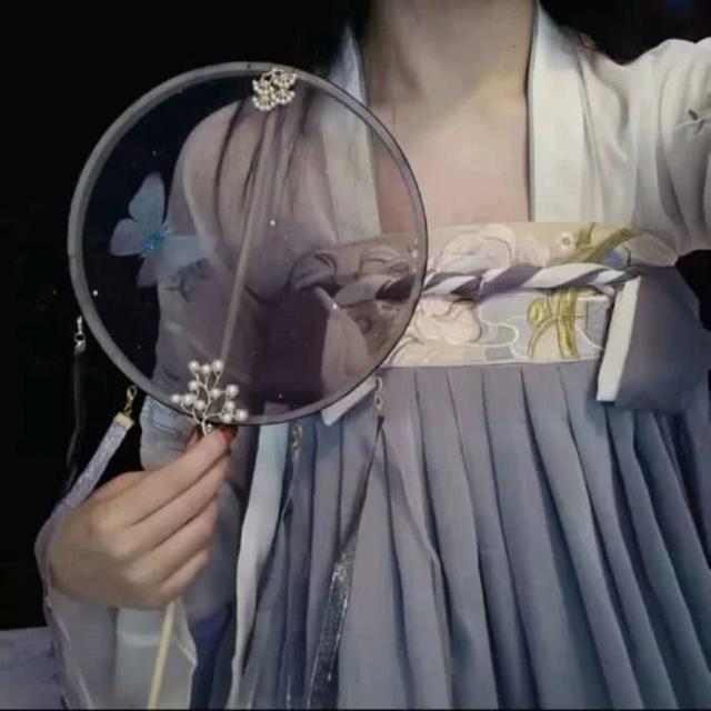 女生部位头像微信，女生部位头像（人刚认识的时候总是拘谨中带着温柔）