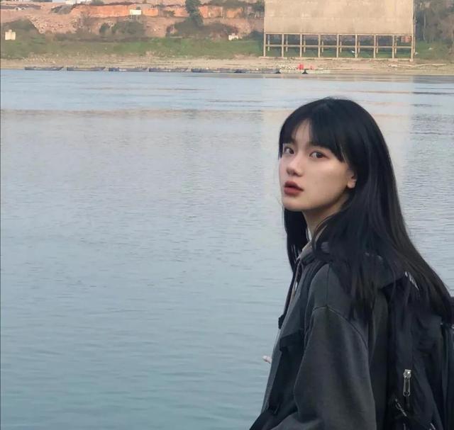 陈妤/剩下的明天更新吧/快来催更陈妤阿/被爱好似靠山，微信头像，陈妤/剩下的明天更新吧/快来催更陈妤阿/被爱好似靠山（头像，冷淡风头像）