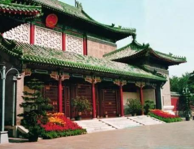 中南海是什么地方，中南海是哪里（是谁把中央机关北平办公地定在中南海）