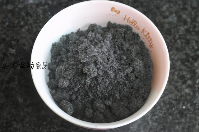 怎样自制黑芝麻核桃糕，黑芝麻核桃仁糕怎么做（儿子迷上坚果糕）