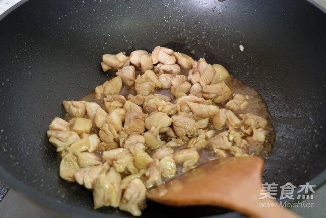 南瓜和鸡肉能一起吃吗能不能吃，南瓜和鸡肉能一起吃吗能不能吃虾（夏天出汗多要多吃这肉）