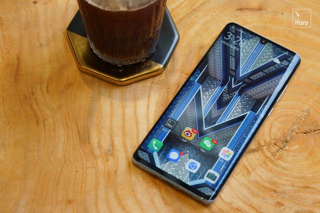 荣耀p30pro，p30pro升级鸿蒙系统（一位面面俱到的艺术生丨模范评测）