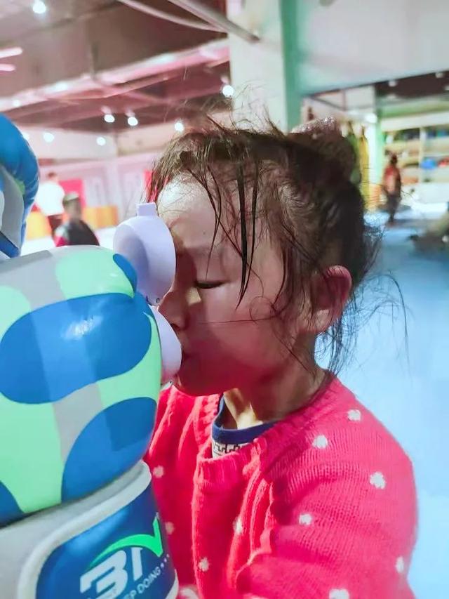 散打和自由搏击哪个更实用，自由搏击和散打哪个杀伤力大（搏击、武术、散打、跆拳道）