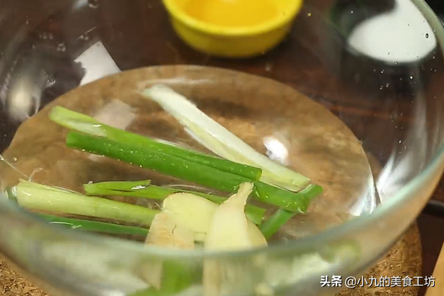 买来的鱼丸怎么做好吃，做鱼丸好吃的窍门（5块钱在家做一锅）