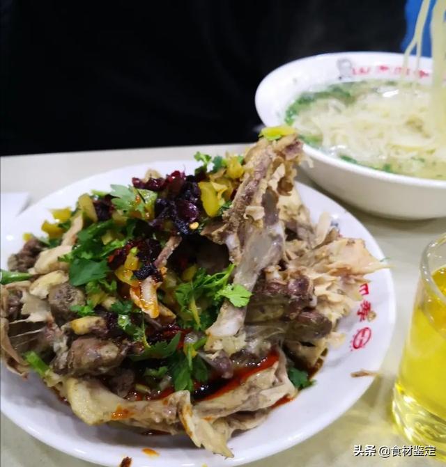 鸡骨架怎么做好吃，鸡壳的做法（教大家制作老沈阳酱鸡架）